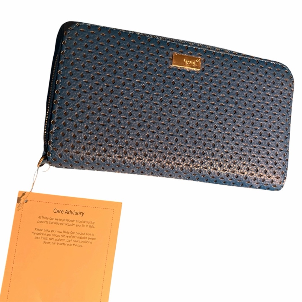 BNWT JEWELS Blue Perforated Zip-Around Wallet